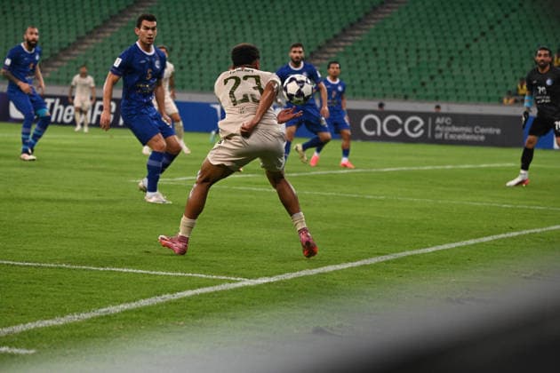 AFC Champions League - Esteghlal v Al Sadd BASRA, IRAQ - SEPTEMBER 14: Hashim Ali (23) of Qatar s Al Sadd SC vies for the ball against opponents during the AFC Champions League Elite match between Iran s Esteghlal FC and Qatar s Al Sadd SC at the Basra Sports Complex in Basra, Iraq, on September 14, 2026. Haidar Mohammed Ali Anadolu Basra Iraq. Editorial use only. Please get in touch for any other usage.  Copyright: x2026xAnadoluxHaidarxMohammedxAlix