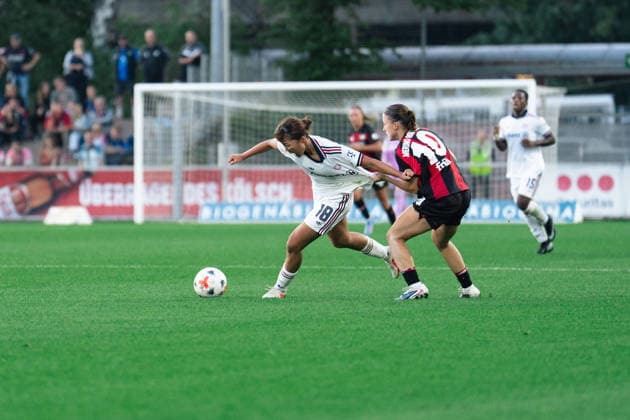 Estrella Morino Gonzalez of Bayer 04 Leverkusen and Momoko Tanikawa of FC Bayern München during the Google Pixel Frauen Bundesliga game between Bayer 04 Leverkusen and FC Bayern München at Ulrich - Haberland Stadium in Leverkusen, Germany  Copyright: xLeoniexKiehlx xSPPx Sportspressphoto_SPR231370