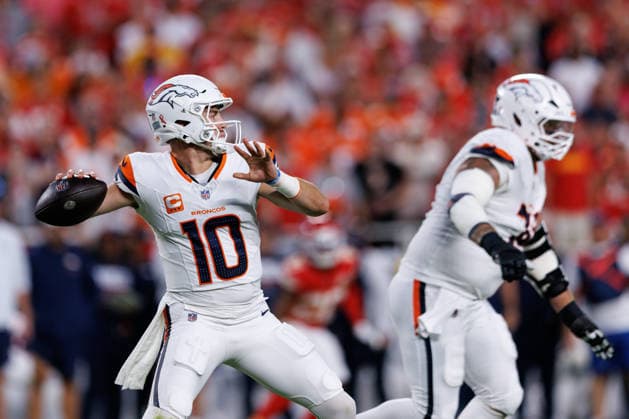 KANSAS CITY, MO - SEPTEMBER 14: Denver Broncos quarterback Bo Nix (10) passes during the first half against the Kansas City Chiefs on September 14th, 2026 at Arrowhead Stadium in Kansas City, Missouri. (Photo by William Purnell Icon Sportswire) NFL, American Football Herren, USA SEP 14 Broncos at Chiefs EDITORIAL USE ONLY Icon2026091401417