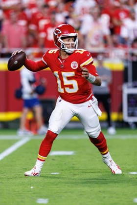 KANSAS CITY, MO - SEPTEMBER 14: Kansas City Chiefs quarterback Patrick Mahomes (15) looks to pass during the first half against the Denver Broncos on September 14th, 2026 at Arrowhead Stadium in Kansas City, Missouri. (Photo by William Purnell Icon Sportswire) NFL, American Football Herren, USA SEP 14 Broncos at Chiefs EDITORIAL USE ONLY Icon2026091402110