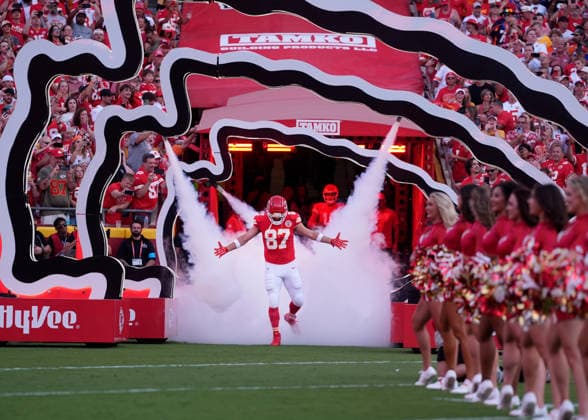 Kansas City Chiefs tight end Travis Kelce (87) returns for his 14th season against the Broncos on Monday Night Football at Arrowhead Stadium in Kansas City, Missouri on Monday September 14, 2026.  KCP2026091418 JONxROBICHAUD