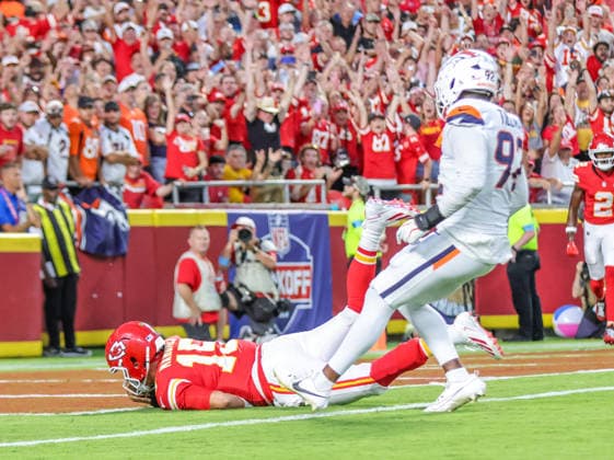 Sep 14, 2026: Kansas City Chiefs quarterback Patrick MahomesÃ‚ (15) dives into the end zone and scores a touchdown against the Denver Broncos in Kansas City, MO, USA; at Arrowhead Stadium. Mandatory Credit: -Cal Media Kansas City USA - ZUMAc04_ 20260914_zma_c04_048 Copyright: xRomanxPunox