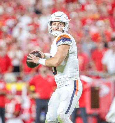 Sep 14, 2026: Denver Broncos quarterback Bo Nix (10) looks to pass against the Kansas City Chiefs in Kansas City, MO, USA; at Arrowhead Stadium. Mandatory Credit: -Cal Media Kansas City USA - ZUMAc04_ 20260914_zma_c04_117 Copyright: xRomanxPunox
