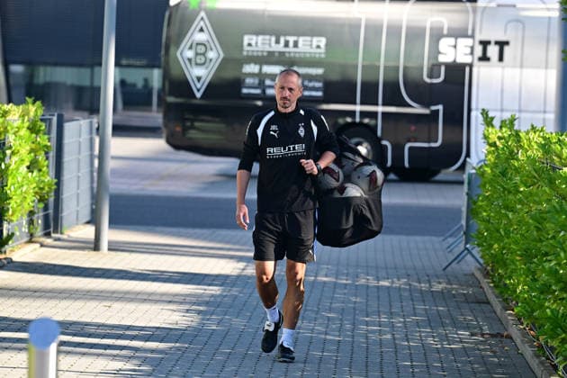 15.09.2026; Moenchengladbach; Fussball, Herren, Saison 2026 2027, Training Borussia Moenchengladbach Auf dem weg zu seinem ersten Training als Interimstrainer; Jan-Moritz Lichte (Interimstrainer Gladbach) DFL regulations prohibit any use of photographs as image sequences and or quasi-video. ista-Borussia-Park Nordrhein-Westfalen Deutschland