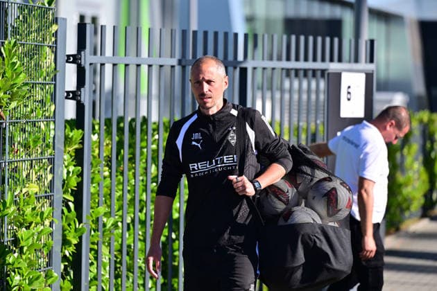 15.09.2026; Moenchengladbach; Fussball, Herren, Saison 2026 2027, Training Borussia Moenchengladbach Auf dem weg zu seinem ersten Training als Interimstrainer; Jan-Moritz Lichte (Interimstrainer Gladbach) DFL regulations prohibit any use of photographs as image sequences and or quasi-video. ista-Borussia-Park Nordrhein-Westfalen Deutschland