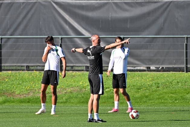 15.09.2026; Moenchengladbach; Fussball, Herren, Saison 2026 2027, Training Borussia Moenchengladbach Jan-Moritz Lichte (Interimstrainer Gladbach) gibt Anweisungen DFL regulations prohibit any use of photographs as image sequences and or quasi-video. ista-Borussia-Park Nordrhein-Westfalen Deutschland