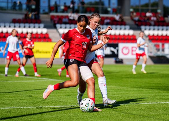 WOMEN SOCCER - U17, U 17 AUT vs POL, test match VIENNA,AUSTRIA,15.SEP.26 - WOMEN SOCCER - OEFB Under-17 international test match, Austria vs Poland. Image shows Elisabeth Emeji (AUT) and Matylda Gruszczynska (POL).  GEPAxpictures xEdgarxEisner