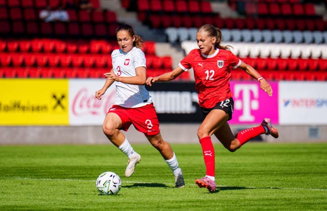 WOMEN SOCCER - U17, U 17 AUT vs POL, test match VIENNA,AUSTRIA,15.SEP.26 - WOMEN SOCCER - OEFB Under-17 international test match, Austria vs Poland. Image shows Klara Bajon (POL) and Mirella Katharina Karahasanovic (AUT).  GEPAxpictures xEdgarxEisner