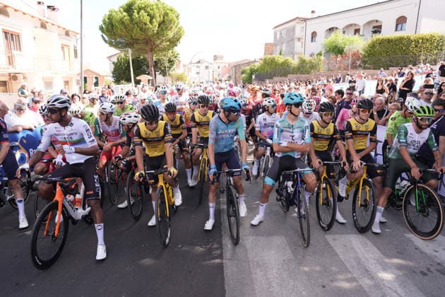 Start the race during the Giro d™Abruzzo, stage 1 from Cupello to Casalincontrada (155 km) - Abruzzo, Italy - Tuesday, September 15, 2026. - cycling.  Copyright: xMassimoxPaolone LaPressex
