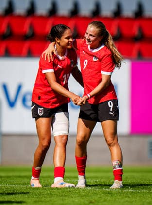 WOMEN SOCCER - U17, U 17 AUT vs POL, test match VIENNA,AUSTRIA,15.SEP.26 - WOMEN SOCCER - OEFB Under-17 international test match, Austria vs Poland. Image shows the rejoicing of Elisabeth Emeji and Nahla Ivanschitz (AUT).  GEPAxpictures xEdgarxEisner