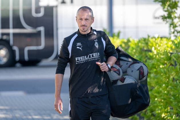 Jan Moritz Lichte (Borussia Moenchengladbach, Interimstrainer) auf dem Weg zum Trainingsplatz. Oeffentliches Training Borussia Moenchengladbach, Fussball, Bundesliga, Saison 2026 2027, 15.09.2026 oeffentliches Training Borussia Moenchengladbach, Fussball, Bundesliga, Saison 2026 2027, 15.09.2026 Moenchengladbach Copyright: xEibner-Pressefoto ThomasxHaeslerx EP_THR