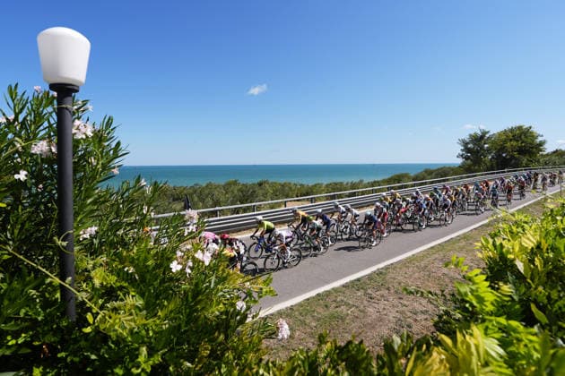 The pack rides cycles during during the Giro d™Abruzzo, stage 1 from Cupello to Casalincontrada (155 km) - Abruzzo, Italy - Tuesday, September 15, 2026. - cycling.  Copyright: xFabioxFerrari LaPressex