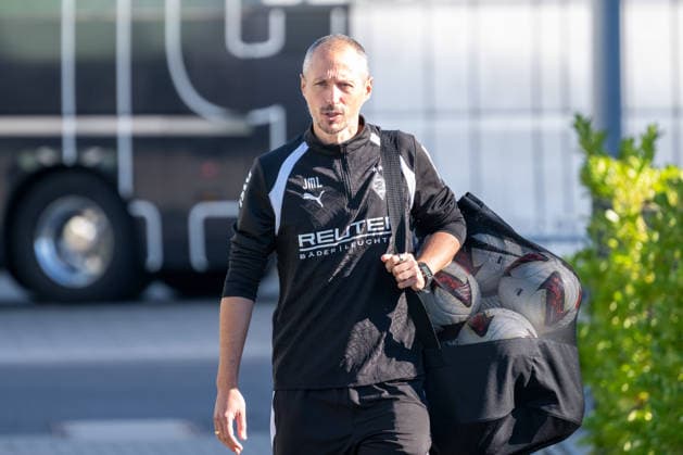 Jan Moritz Lichte (Borussia Moenchengladbach, Interimstrainer) auf dem Weg zum Trainingplatz. Oeffentliches Training Borussia Moenchengladbach, Fussball, Bundesliga, Saison 2026 2027, 15.09.2026 oeffentliches Training Borussia Moenchengladbach, Fussball, Bundesliga, Saison 2026 2027, 15.09.2026 Moenchengladbach Copyright: xEibner-Pressefoto ThomasxHaeslerx EP_THR