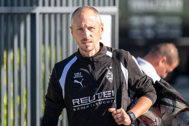 Jan Moritz Lichte (Borussia Moenchengladbach, Interimstrainer) auf dem Weg zum Trainingsplatz. Oeffentliches Training Borussia Moenchengladbach, Fussball, Bundesliga, Saison 2026 2027, 15.09.2026 oeffentliches Training Borussia Moenchengladbach, Fussball, Bundesliga, Saison 2026 2027, 15.09.2026 Moenchengladbach Copyright: xEibner-Pressefoto ThomasxHaeslerx EP_THR