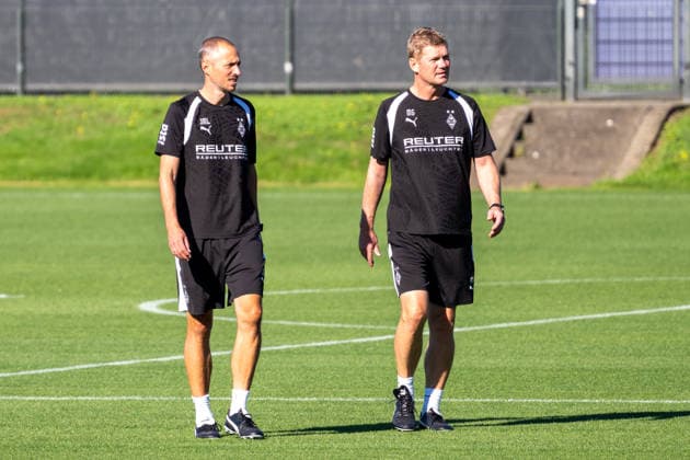 Die neuen Verantwortlichen Jan Moritz Lichte (Borussia Moenchengladbach, Interimstrainer) und Markus Gellhaus (Borussia Moenchengladbach, Co-Trainer) auf dem Weg zur Mannschaft. Oeffentliches Training Borussia Moenchengladbach, Fussball, Bundesliga, Saison 2026 2027, 15.09.2026 oeffentliches Training Borussia Moenchengladbach, Fussball, Bundesliga, Saison 2026 2027, 15.09.2026 Moenchengladbach Copyright: xEibner-Pressefoto ThomasxHaeslerx EP_THR