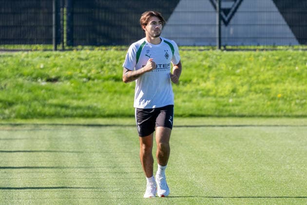 Jens Castrop (Borussia Moenchengladbach, 17) im Lauftraining. Oeffentliches Training Borussia Moenchengladbach, Fussball, Bundesliga, Saison 2026 2027, 15.09.2026 oeffentliches Training Borussia Moenchengladbach, Fussball, Bundesliga, Saison 2026 2027, 15.09.2026 Moenchengladbach Copyright: xEibner-Pressefoto ThomasxHaeslerx EP_THR