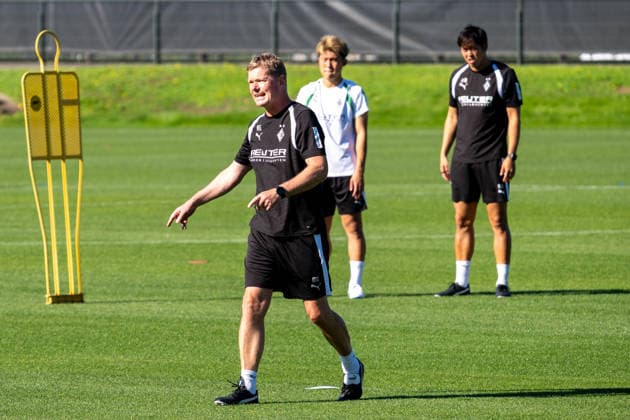 Markus Gellhaus (Borussia Moenchengladbach, Co-Trainer) erklaert den Ablauf der Uebung. Oeffentliches Training Borussia Moenchengladbach, Fussball, Bundesliga, Saison 2026 2027, 15.09.2026 oeffentliches Training Borussia Moenchengladbach, Fussball, Bundesliga, Saison 2026 2027, 15.09.2026 Moenchengladbach Copyright: xEibner-Pressefoto ThomasxHaeslerx EP_THR