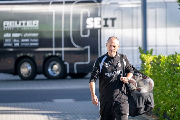 Jan Moritz Lichte (Borussia Moenchengladbach, Interimstrainer) auf dem Weg zum Trainingsplatz. Oeffentliches Training Borussia Moenchengladbach, Fussball, Bundesliga, Saison 2026 2027, 15.09.2026 oeffentliches Training Borussia Moenchengladbach, Fussball, Bundesliga, Saison 2026 2027, 15.09.2026 Moenchengladbach Copyright: xEibner-Pressefoto ThomasxHaeslerx EP_THR