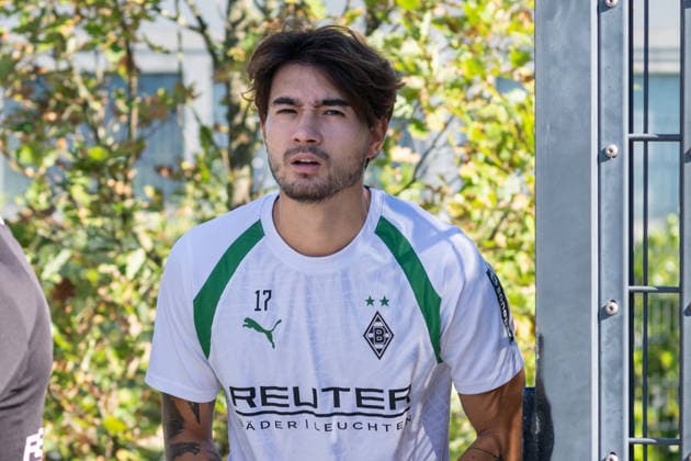 Jens Castrop (Borussia Moenchengladbach, 17) kommt zum Einzeltraining. Oeffentliches Training Borussia Moenchengladbach, Fussball, Bundesliga, Saison 2026 2027, 15.09.2026 oeffentliches Training Borussia Moenchengladbach, Fussball, Bundesliga, Saison 2026 2027, 15.09.2026 Moenchengladbach Copyright: xEibner-Pressefoto ThomasxHaeslerx EP_THR