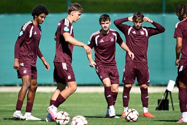 RSC Anderlecht v Olympique Lyon - UEFA Europa League Media Activities 15 09 2026 ANDERLECHT, BELGIUM - SEPTEMBER 15 : Barry Kais defender of RSC Anderlecht, qa1 q, Ambros Lukas midfielder of RSC Anderlecht and Cvetkovic Mihajlo forward of RSC Anderlecht pictured during a training session ahead of the UEFA Europa League 2026 27 League Phase MD1 match between RSC Anderlecht and Olympique Lyon on September 15, 2026 in Anderlecht, Belgium, 15 09 2026 Anderlecht Belgium  Copyright: xNicoxVereeckenx