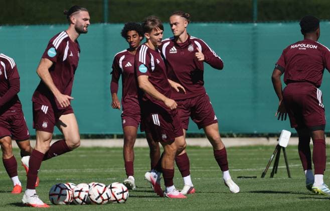 Anderlecht s Leo Petrot; Anderlecht s Danylo Sikan and Anderlecht s Thelo Aasgaard pictured during a training session of Belgian soccer team RSC Anderlecht ahead of the game against French club Olympique Lyonnais, Tuesday 15 September 2026 in Brussels, for the first day (out of 8) of the league phase of the UEFA Europa League phase. VIRGINIExLEFOUR  x186491238x