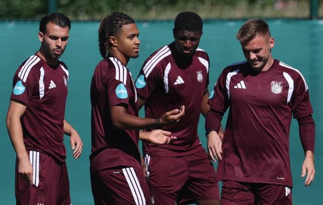 Anderlecht s Noah Kalonji; Anderlecht s Oleg Reabciuk pictured during a training session of Belgian soccer team RSC Anderlecht ahead of the game against French club Olympique Lyonnais, Tuesday 15 September 2026 in Brussels, for the first day (out of 8) of the league phase of the UEFA Europa League phase. VIRGINIExLEFOUR  x186494055x