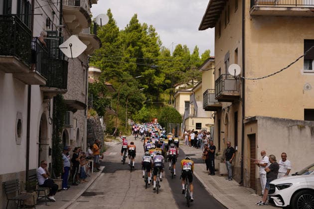 The pack rides cycles during during the Giro d™Abruzzo, stage 1 from Cupello to Casalincontrada (155 km) - Abruzzo, Italy - Tuesday, September 15, 2026. - cycling.  Copyright: xFabioxFerrari LaPressex