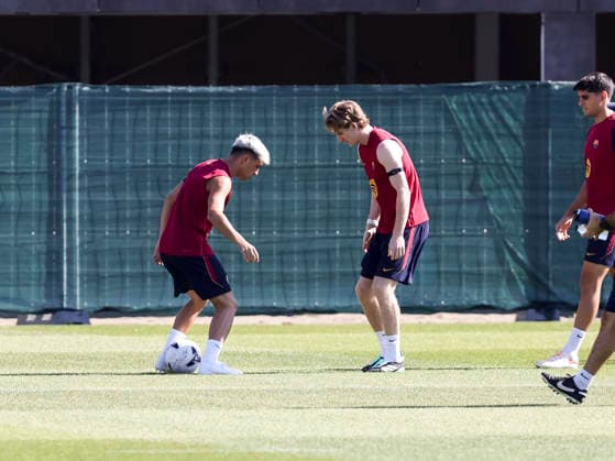 September 15, 2026, Sant Joan Despi, Barcelona, Spain: Pedri and Anthony Gordon during the training day of FC Barcelona, Barca ahead the Spanish League, Laliga EA Sports, football match against Real Racing Club at Ciudad Esportiva Joan Gamper on September 15, 2026 in Sant Joan Despi, Barcelona, Spain. Sant Joan Despi Spain - ZUMAa181 20260915_zaa_a181_009 Copyright: xJavierxBorregox