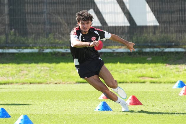 Can Uzun (Eintracht Frankfurt) beim Staffellauf - 15.09.2026 Bundesliga, Saison 26 27: Eintracht Frankfurt Training