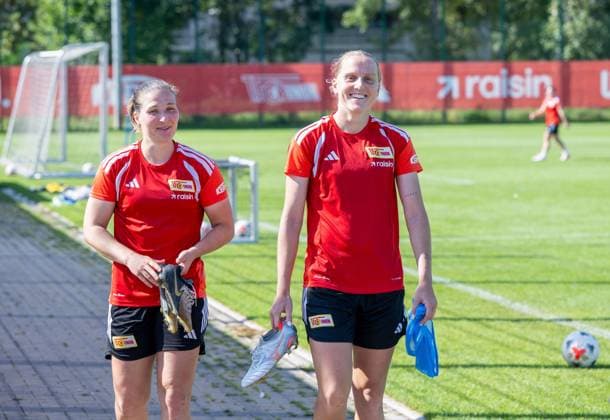 Fußball, Frauen, Saison 2026 2027, Google Pixel Frauen-Bundesliga, 1. FC Union Berlin, Training, v. l. Dina Orschmann (1. Frauen 1. FC Union), Lina Hausicke (1. Frauen 1. FC Union), 15.09.2026, Copyright: xMatthiasxKochx