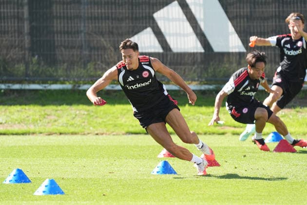 Younes Ebnoutalib (Eintracht Frankfurt) beim Staffellauf - 15.09.2026 Bundesliga, Saison 26 27: Eintracht Frankfurt Training