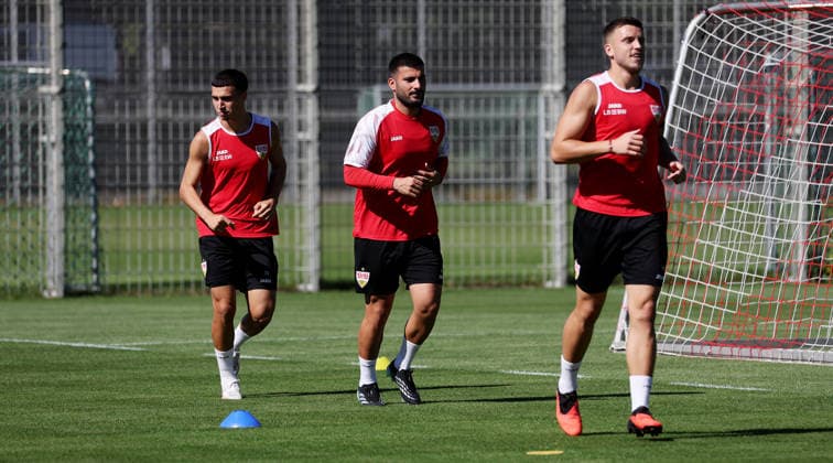 2026.09.15, Deutschland, Stuttgart, Fußball VfB Stuttgart Training, v.l. Bilai El Khannouss (VfB), Deniz Undav (VfB), Ermedin Demirovic