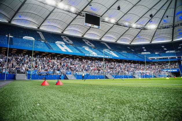 Training Hamburger SV, 15.09.2026 Die Nordtribüne füllt sich vor dem HSV Training; Fußball, Training, Rückkehr Mario Vuskovic: Training Hamburger SV am 15.09.2026 im Volksparkstadion, Hamburg DFL REGULATIONS PROHIBIT ANY USE OF PHOTOGRAPHS AS IMAGE SEQUENCES AND OR QUASI-VIDEO. Copyright: xBEAUTIFULxSPORTS Tonhäuserx