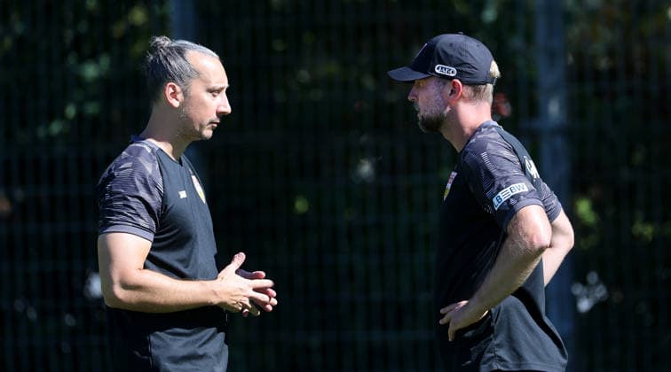 2026.09.15, Deutschland, Stuttgart, Fußball VfB Stuttgart Training, v.l. Florian Mohr, Trainer Sebastian Hoeneß