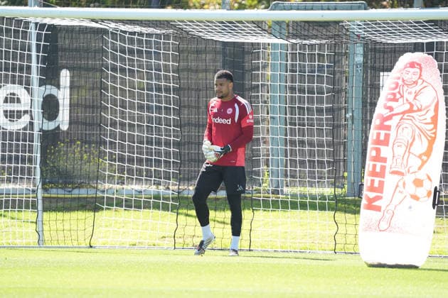 Torwart Noah Atubolu (Eintracht Frankfurt) gut gelaunt - 15.09.2026 Bundesliga, Saison 26 27: Eintracht Frankfurt Training