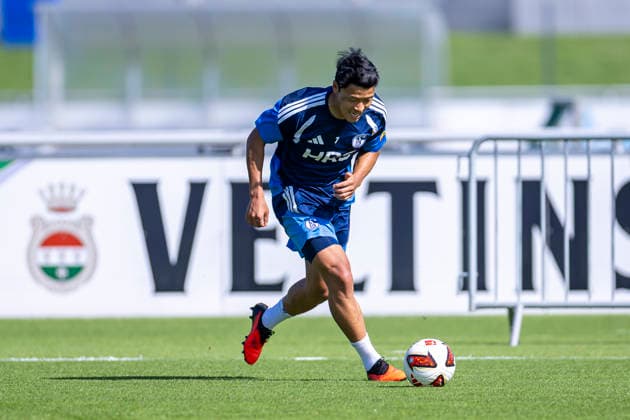 15.09.2026, Fussball, Training des FC Schalke 04. Hee-chan Hwang (FC Schalke 04). Gelsenkirchen Trainingsgelände FC Schalke 04 NRW Deutschland xRHR-FOTO YYx Copyright: RHR-FOTOx RHR-FOTO YY