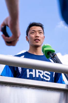 15.09.2026, Fussball, Training des FC Schalke 04. Medienrunde mit Hee-chan Hwang (FC Schalke 04). Gelsenkirchen Trainingsgelände FC Schalke 04 NRW Deutschland xRHR-FOTO YYx Copyright: RHR-FOTOx RHR-FOTO YY