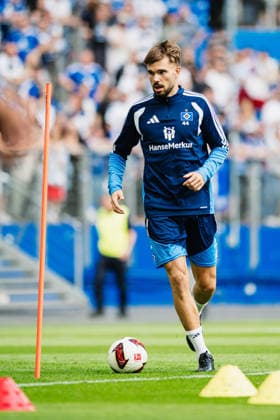 Training Hamburger SV, 15.09.2026 Mario Vuskovic (Hamburger SV, 44) ist im Training zurück; Fußball, Training, Rückkehr Mario Vuskovic: Training Hamburger SV am 15.09.2026 im Volksparkstadion, Hamburg DFL REGULATIONS PROHIBIT ANY USE OF PHOTOGRAPHS AS IMAGE SEQUENCES AND OR QUASI-VIDEO. Copyright: xBEAUTIFULxSPORTS Tonhäuserx