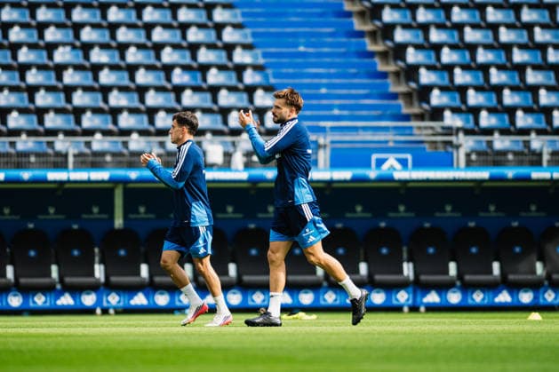Training Hamburger SV, 15.09.2026 Mario Vuskovic (Hamburger SV, 44) ist im Training zurück, klatscht zu den Fans; Fußball, Training, Rückkehr Mario Vuskovic: Training Hamburger SV am 15.09.2026 im Volksparkstadion, Hamburg DFL REGULATIONS PROHIBIT ANY USE OF PHOTOGRAPHS AS IMAGE SEQUENCES AND OR QUASI-VIDEO. Copyright: xBEAUTIFULxSPORTS Tonhäuserx