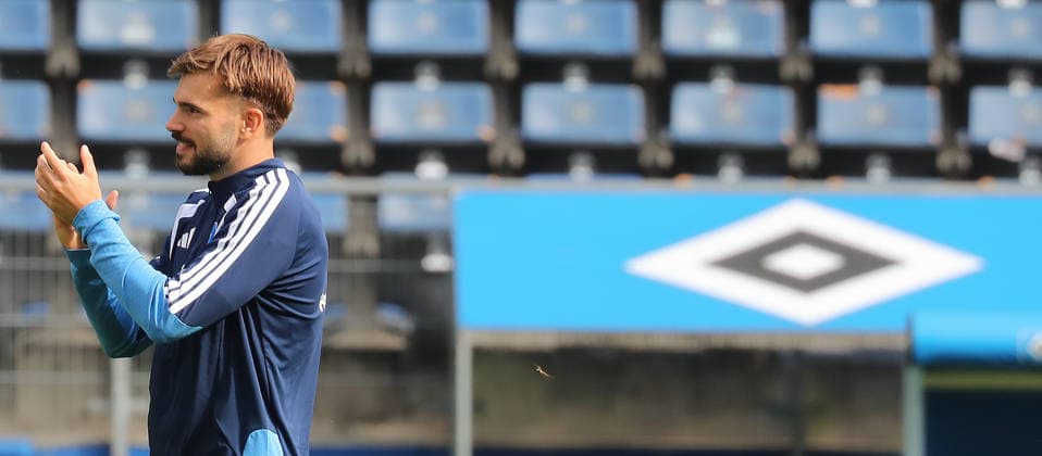 Fussball, Herren, Saison 2026 2027,1.Liga, Volksparkstadion, Hamburger SV , Oeffentliches Training 1. Training nach 4 Jahren Sperre, 44 HSV Mario Vuskovic DFL REGULATIONS PROHIBIT ANY USE OF PHOTOGRAPHS AS IMAGE SEQUENCES AND OR QUASI-VIDEO.