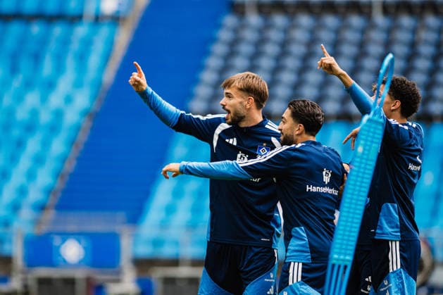 Training Hamburger SV, 15.09.2026 Mario Vuskovic (Hamburger SV, 44) ist im Training zurück mit ImmanuÃ«l Pherai (Hamburger SV, 10), Otto Emerson Stange (Hamburger SV, 19); Fußball, Training, Rückkehr Mario Vuskovic: Training Hamburger SV am 15.09.2026 im Volksparkstadion, Hamburg DFL REGULATIONS PROHIBIT ANY USE OF PHOTOGRAPHS AS IMAGE SEQUENCES AND OR QUASI-VIDEO. Copyright: xBEAUTIFULxSPORTS Tonhäuserx
