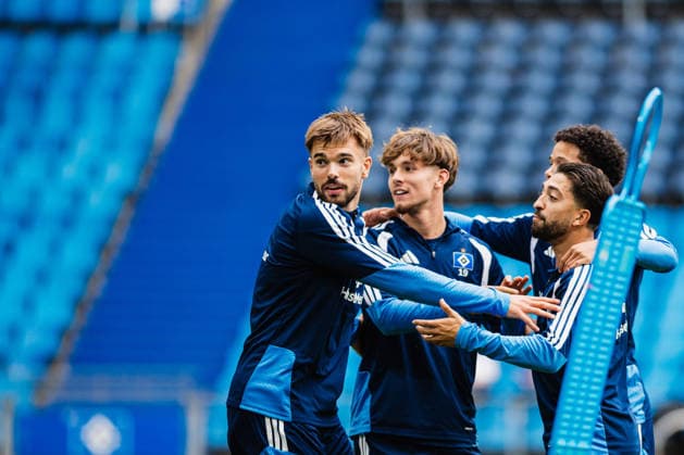 Training Hamburger SV, 15.09.2026 Mario Vuskovic (Hamburger SV, 44) ist im Training zurück mit ImmanuÃ«l Pherai (Hamburger SV, 10), Otto Emerson Stange (Hamburger SV, 19); Fußball, Training, Rückkehr Mario Vuskovic: Training Hamburger SV am 15.09.2026 im Volksparkstadion, Hamburg DFL REGULATIONS PROHIBIT ANY USE OF PHOTOGRAPHS AS IMAGE SEQUENCES AND OR QUASI-VIDEO. Copyright: xBEAUTIFULxSPORTS Tonhäuserx