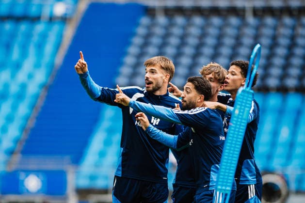 Training Hamburger SV, 15.09.2026 Mario Vuskovic (Hamburger SV, 44) ist im Training zurück mit ImmanuÃ«l Pherai (Hamburger SV, 10), Otto Emerson Stange (Hamburger SV, 19); Fußball, Training, Rückkehr Mario Vuskovic: Training Hamburger SV am 15.09.2026 im Volksparkstadion, Hamburg DFL REGULATIONS PROHIBIT ANY USE OF PHOTOGRAPHS AS IMAGE SEQUENCES AND OR QUASI-VIDEO. Copyright: xBEAUTIFULxSPORTS Tonhäuserx