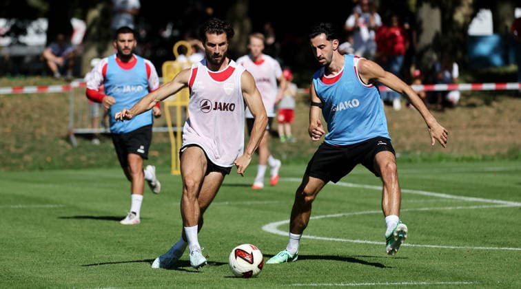 2026.09.15, Deutschland, Stuttgart, Fußball VfB Stuttgart Training, v.l. Leonidas Stergiou, Atakan Karazor