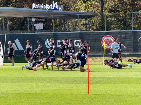 Eintracht Frankfurt trainiert auf dem Nebenplatz an der Wintersporthalle im Deutsche Bank Park - 15.09.2026 Bundesliga, Saison 26 27: Eintracht Frankfurt Training