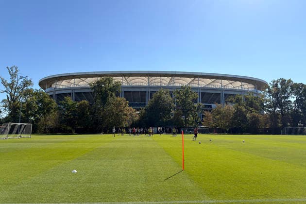 Eintracht Frankfurt trainiert auf dem Nebenplatz an der Wintersporthalle im Deutsche Bank Park - 15.09.2026 Bundesliga, Saison 26 27: Eintracht Frankfurt Training