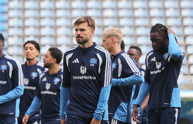 Fussball, Herren, Saison 2026 2027,1.Liga, Volksparkstadion, Hamburger SV , Oeffentliches Training Mario Vuskovic (HSV) DFL REGULATIONS PROHIBIT ANY USE OF PHOTOGRAPHS AS IMAGE SEQUENCES AND OR QUASI-VIDEO.