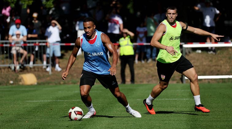 2026.09.15, Deutschland, Stuttgart, Fußball VfB Stuttgart Training, v.l. Jamie Leweling (VfB), Ermedin Demirovic (VfB)