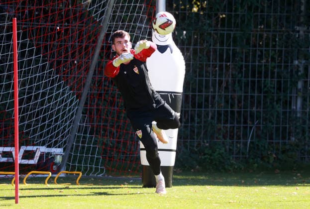 15.09.26 VfB Stuttgart Training Deutschland, Stuttgart, 15.09.2026, Fussball, Bundesliga, Saison 2026 2027, VfB Stuttgart Training: Dennis Seimen.