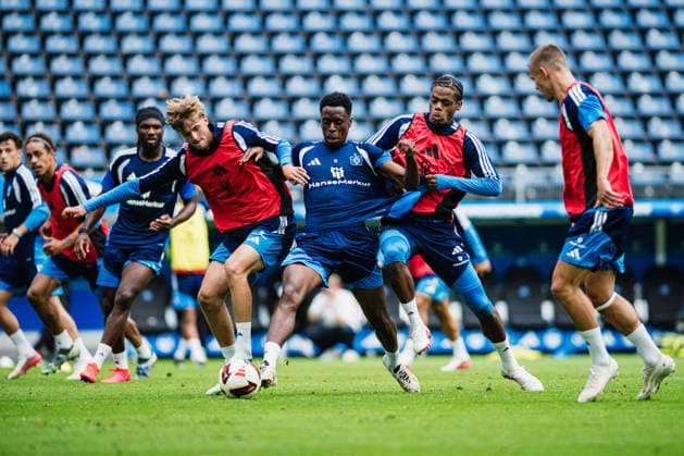 Training Hamburger SV, 15.09.2026 Albert Sambi Lokonga (Hamburger SV, 6), Louis Lemke (Hamburger SV, 37), Shafiq Nandja (Hamburger SV, 43); Fußball, Training, Rückkehr Mario Vuskovic: Training Hamburger SV am 15.09.2026 im Volksparkstadion, Hamburg DFL REGULATIONS PROHIBIT ANY USE OF PHOTOGRAPHS AS IMAGE SEQUENCES AND OR QUASI-VIDEO. Copyright: xBEAUTIFULxSPORTS Tonhäuserx